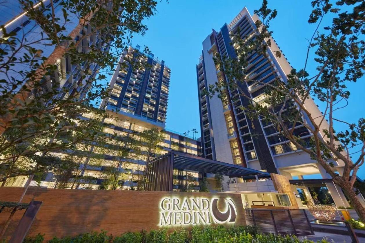 נוסג'יה Grand Medini Suites By Rr Jbcity מראה חיצוני תמונה