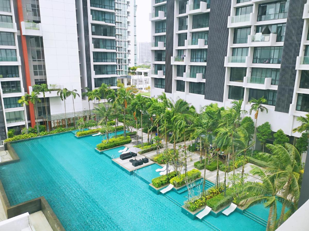 נוסג'יה Grand Medini Suites By Rr Jbcity מראה חיצוני תמונה